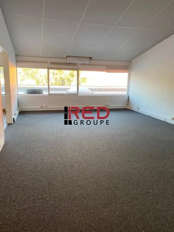 Location Local d'activités 199 m² - Photo 1
