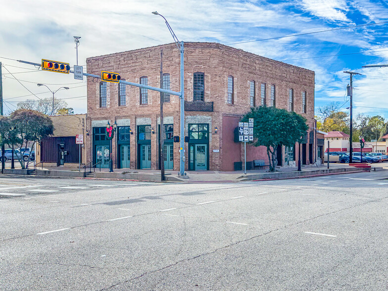 100 W Corsicana St, Athens, TX for rent - Building Photo - Image 1 of 48