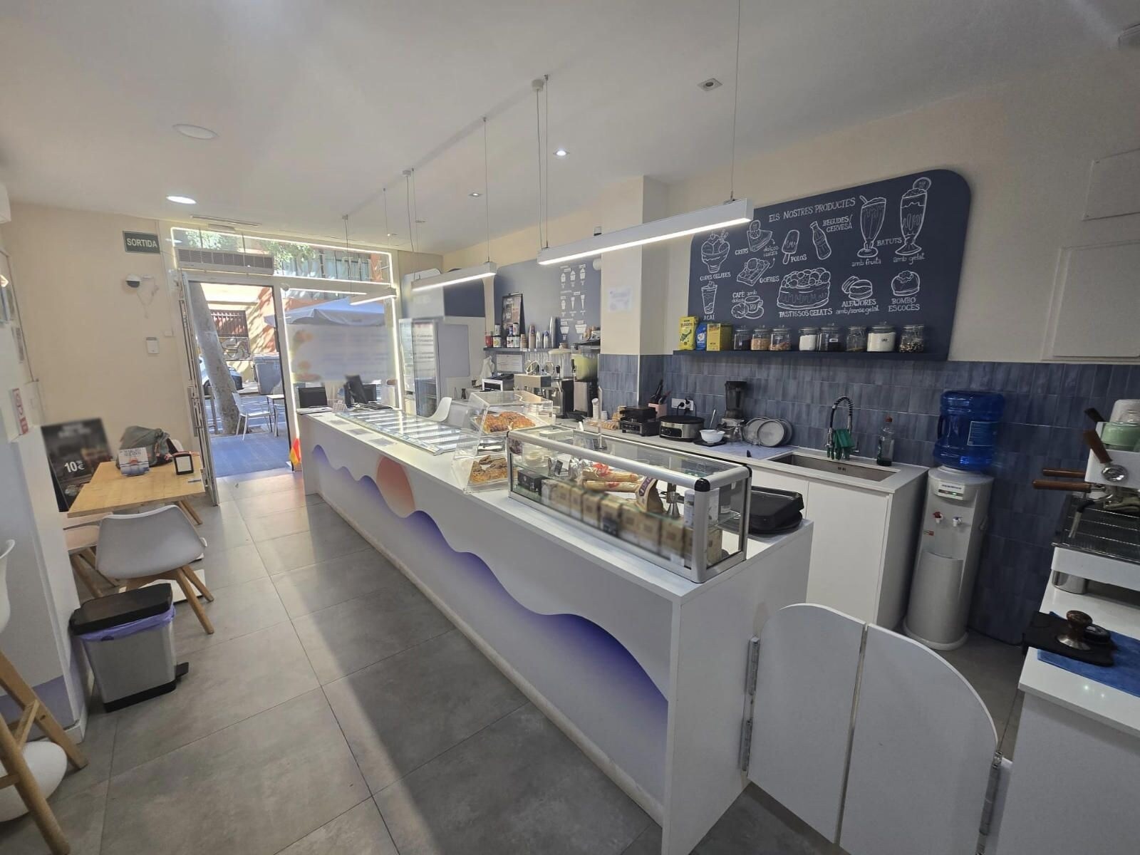 Retail in Barcelona, Barcelona to rent Interior Photo- Image 1 of 2