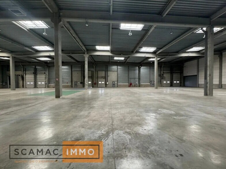 Industrial in Combs-la-Ville to rent - Building Photo - Image 3 of 22