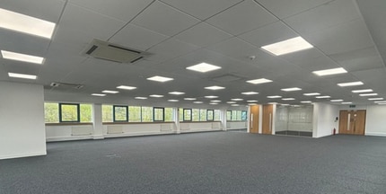 Wellington Crescent, Lichfield to rent Interior Photo- Image 1 of 5