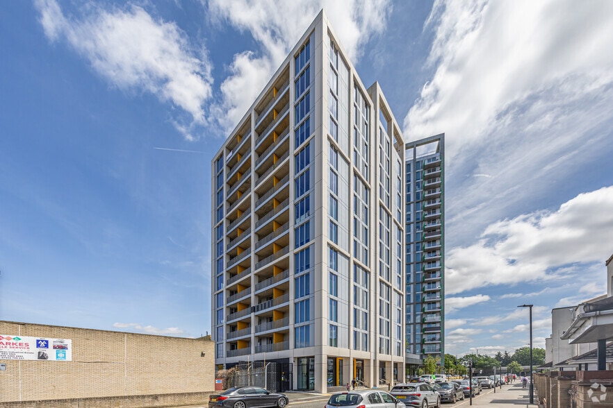 119 Felixstowe Rd, London to rent - Primary Photo - Image 1 of 3