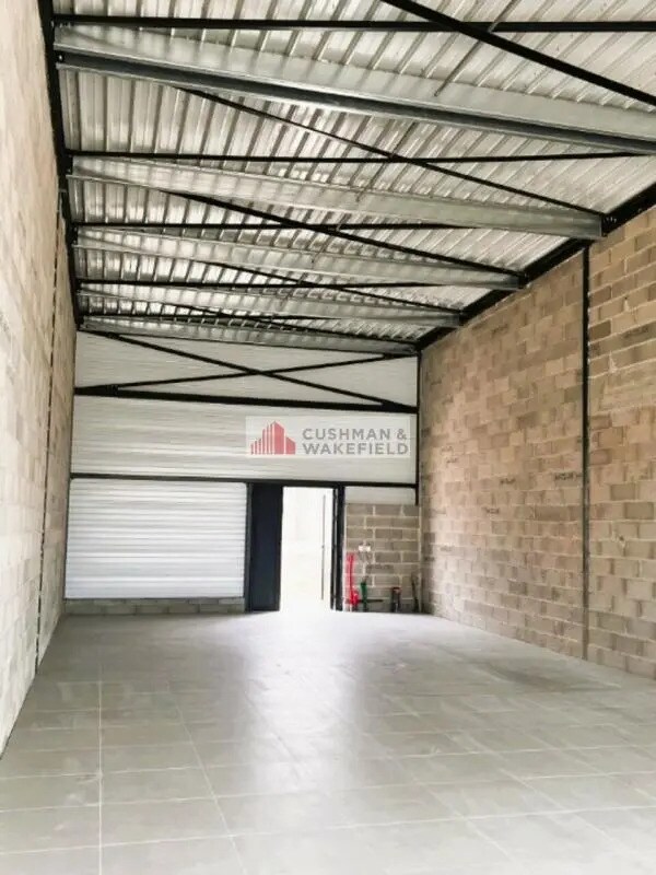Location Commerce 100 m² - Photo 1