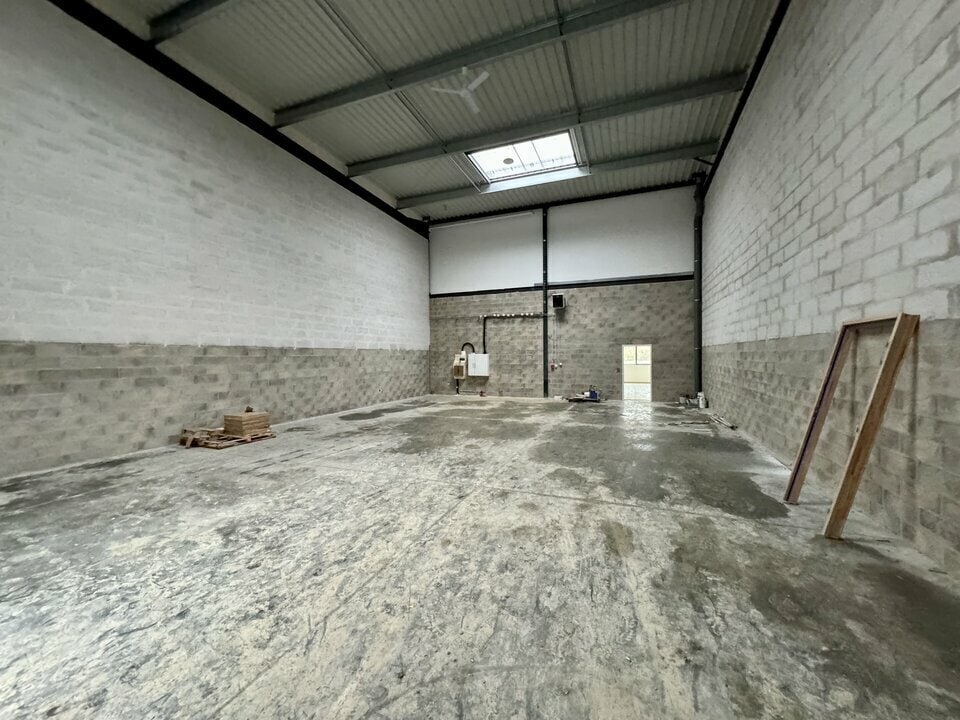 Light Industrial in Flins-sur-Seine for sale Interior Photo- Image 1 of 8