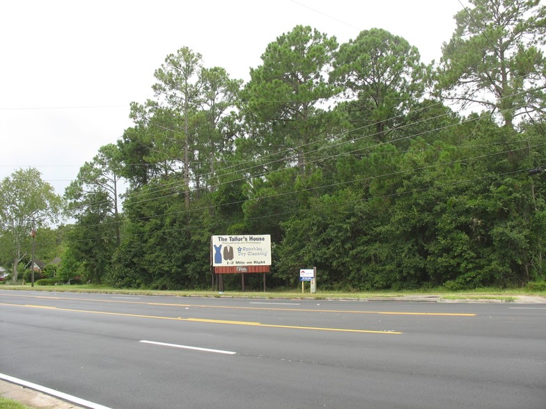 1015 Charlie Smith Sr Hwy, Saint Marys, GA for sale - Primary Photo - Image 1 of 16