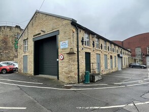 Huddersfield Rd, Elland for rent Building Photo- Image 1 of 3