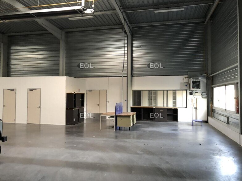 Light Industrial in Vourles to rent - Building Photo - Image 3 of 8