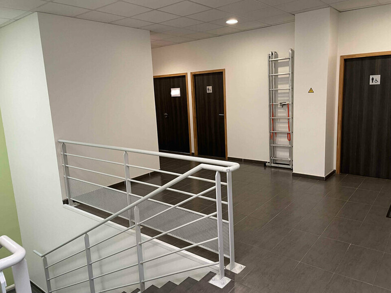 Light Industrial in Saint-Priest to rent - Interior Photo - Image 3 of 94