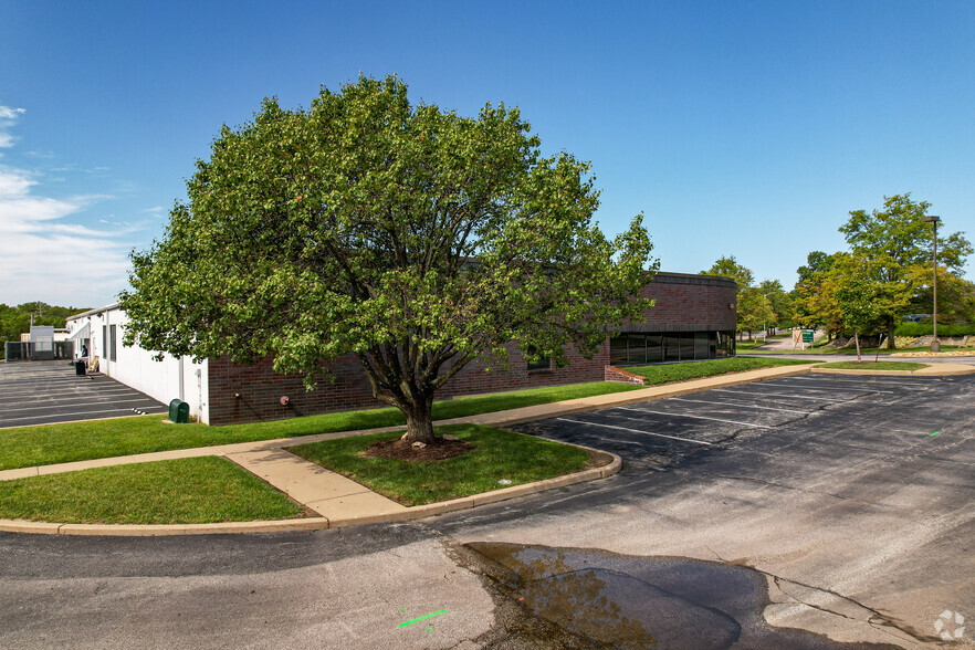 1848-1862 Lackland Hill Pky, Saint Louis, MO for rent - Building Photo - Image 2 of 5