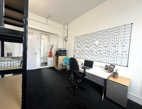 56-58 Darley St, Bradford to rent Interior Photo- Image 2 of 2