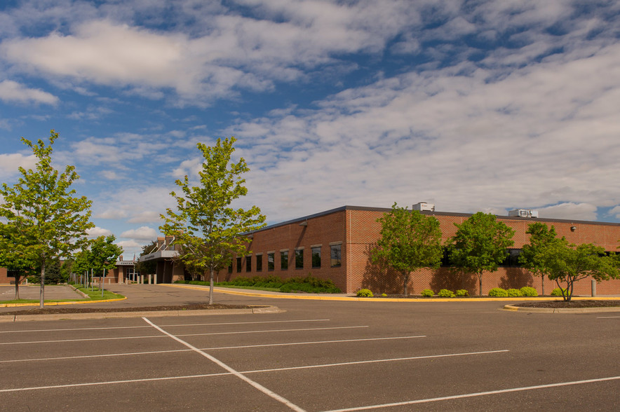 1500-1550 W Highway 36, Roseville, MN for rent - Building Photo - Image 1 of 7