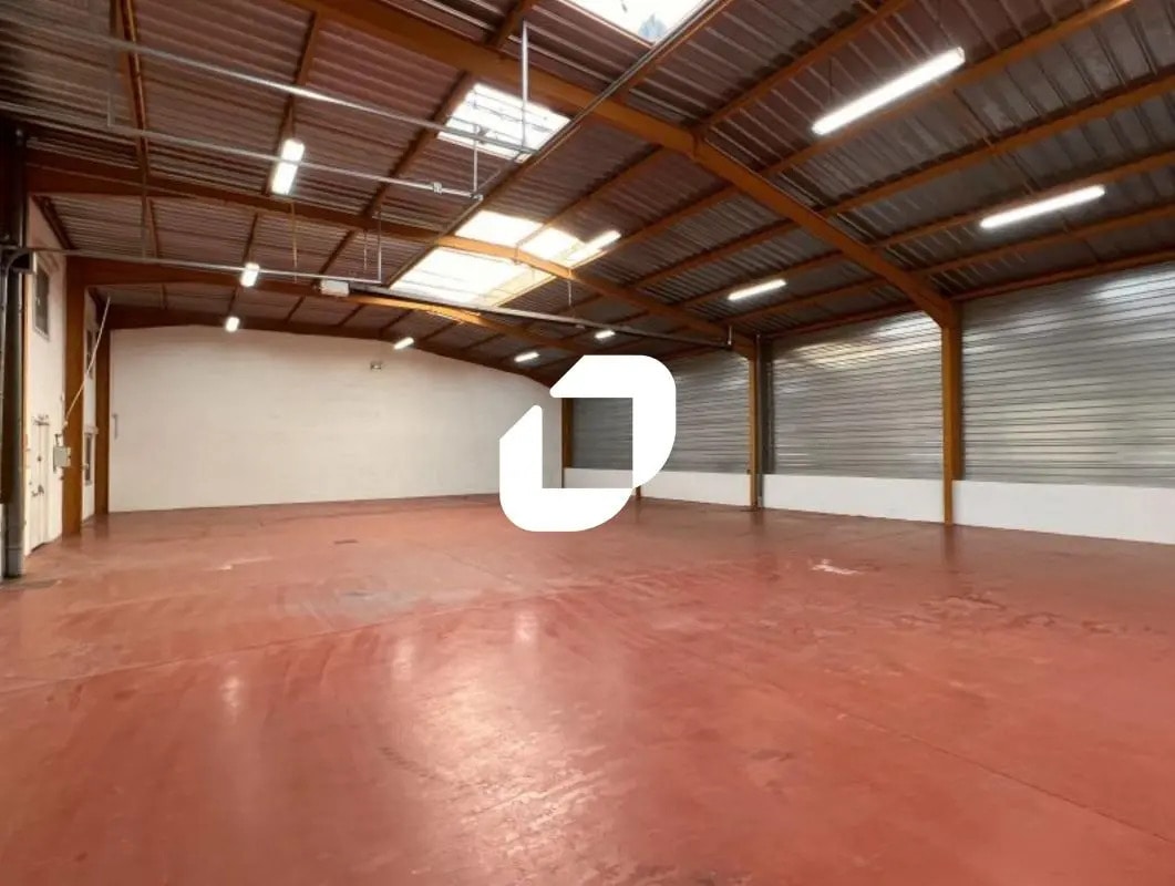 Light Industrial in Vénissieux to rent Building Photo- Image 1 of 10