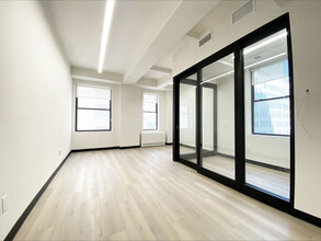 32 W 39th St, New York, NY for rent Interior Photo- Image 2 of 6