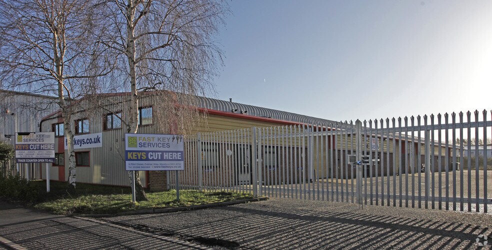 Fulmar Way, Wickford for sale - Primary Photo - Image 1 of 1