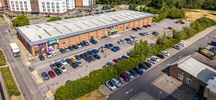 Court Dr, Dunstable to rent Building Photo- Image 2 of 2