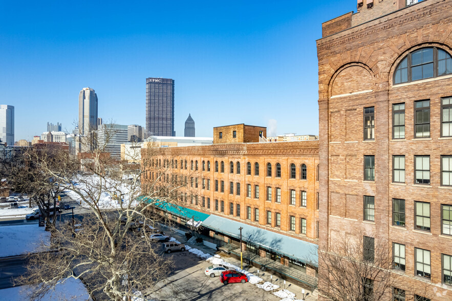 1401 Forbes Ave, Pittsburgh, PA for rent - Building Photo - Image 2 of 4