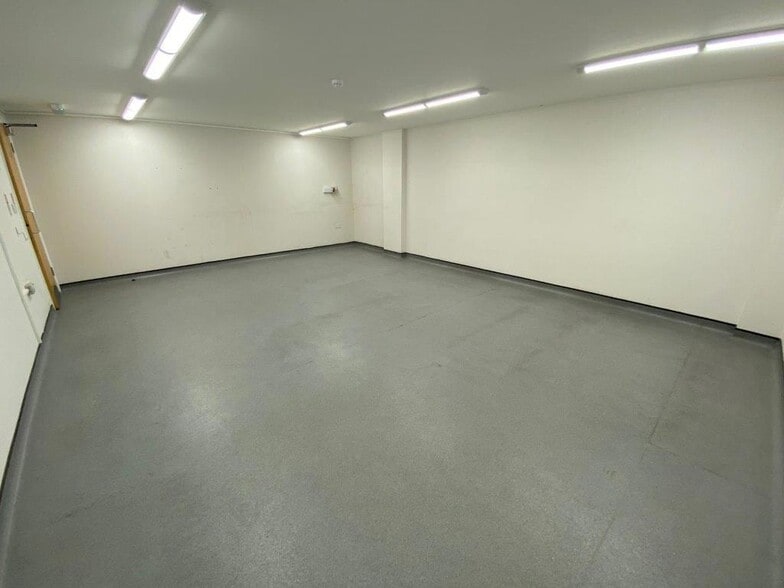 1 Riverside Av W, Lawford to rent - Building Photo - Image 3 of 13