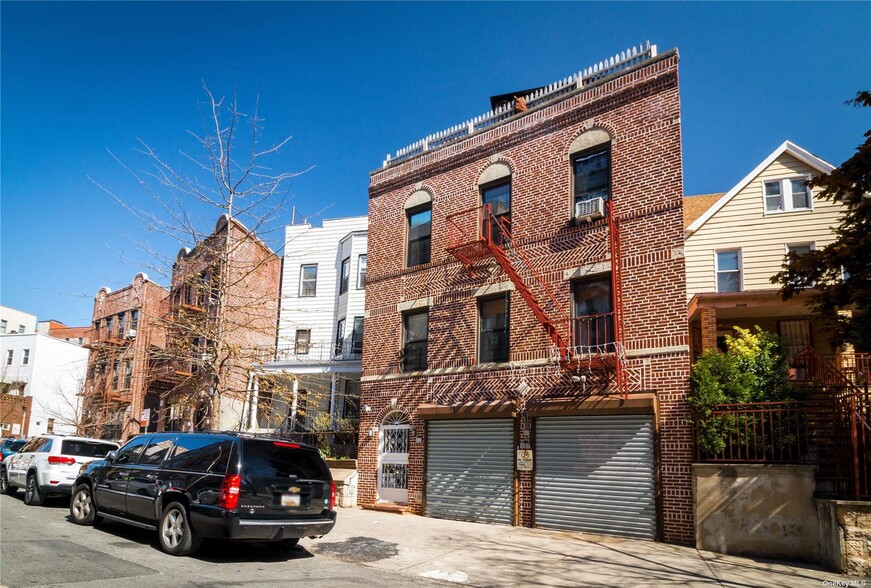 185 E 205th St, Bronx, NY for sale - Primary Photo - Image 1 of 1