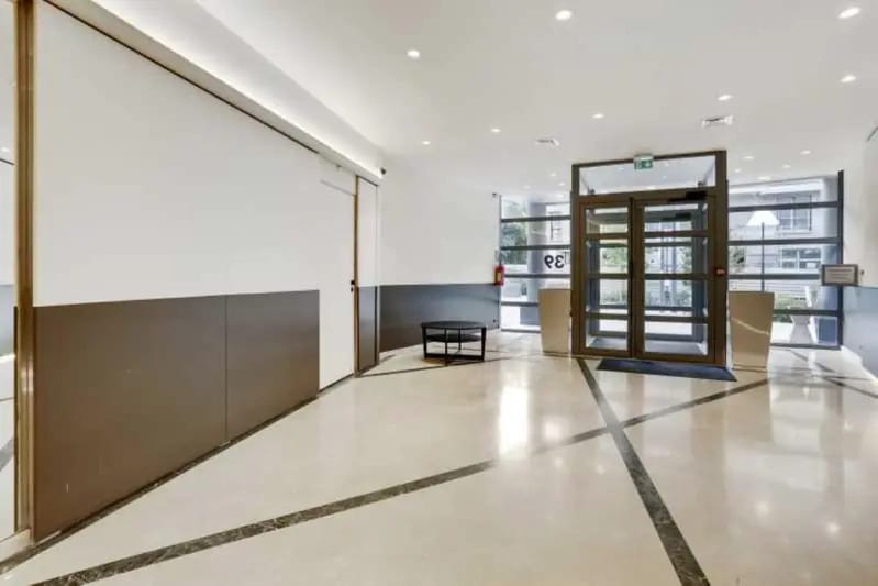 39 Rue Du Gouverneur Général Eboué, Issy-les-Moulineaux to rent - Lobby - Image 2 of 13