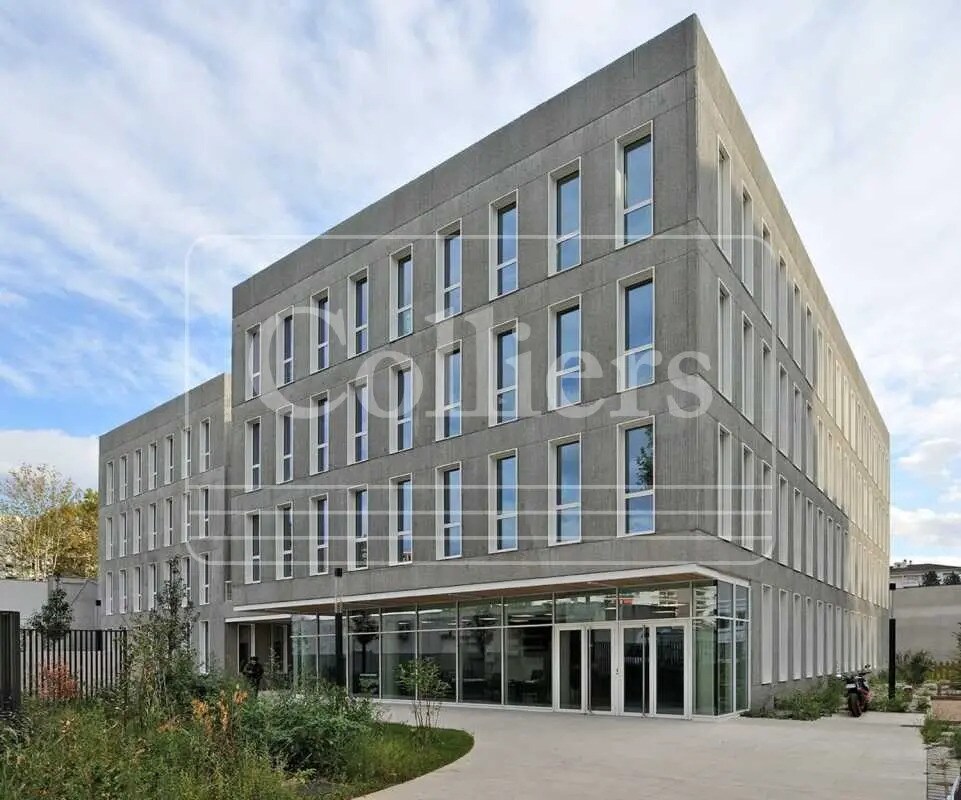 70 A Cours Tolstoï, Villeurbanne to rent Building Photo- Image 1 of 9