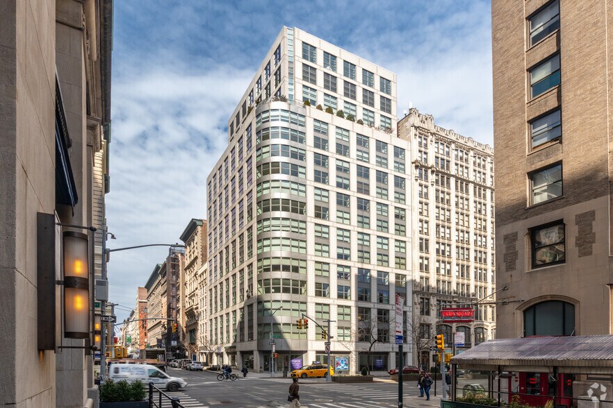 240 Park Ave S, New York, NY for rent - Primary Photo - Image 1 of 8