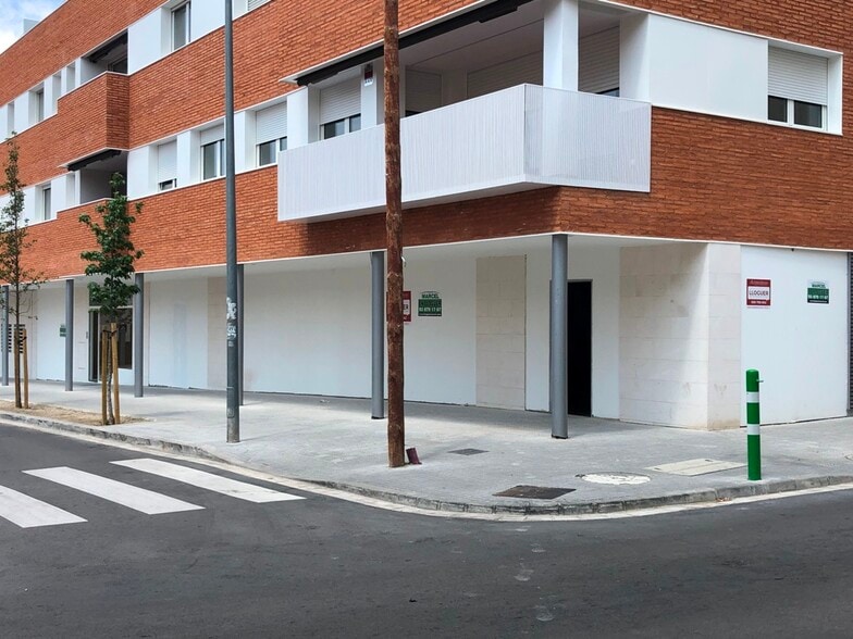 Retail in Granollers, Barcelona to rent - Building Photo - Image 2 of 2