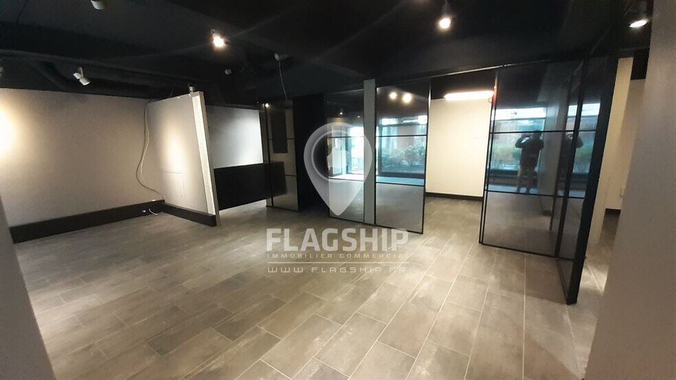 Retail in Paris to rent - Interior Photo - Image 3 of 9