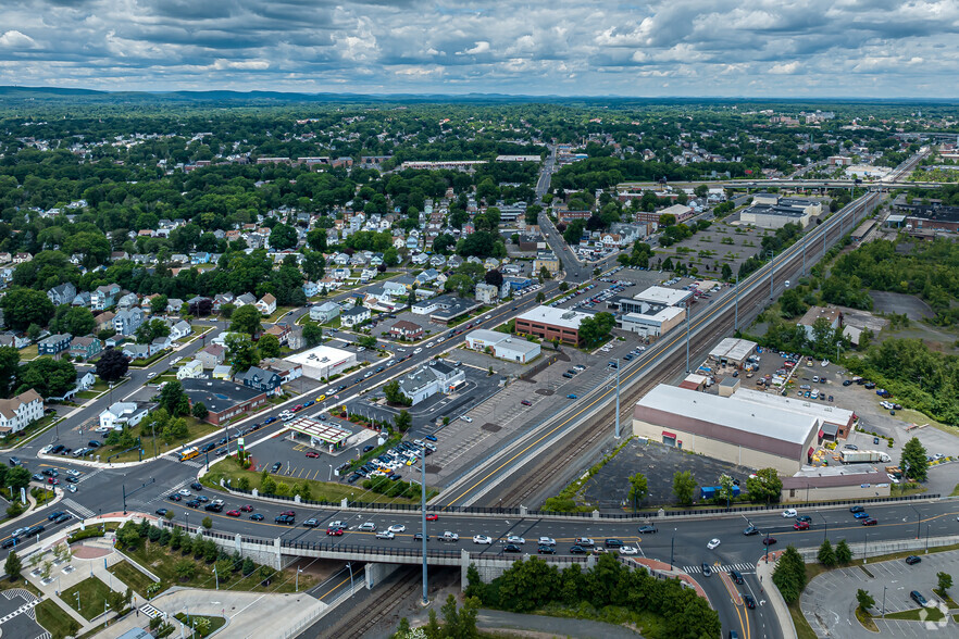 453 New Park Ave, West Hartford, CT for rent - Aerial - Image 2 of 7