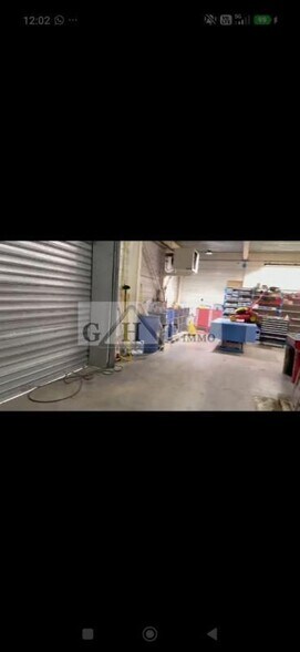 Industrial in Taverny for sale - Interior Photo - Image 2 of 7