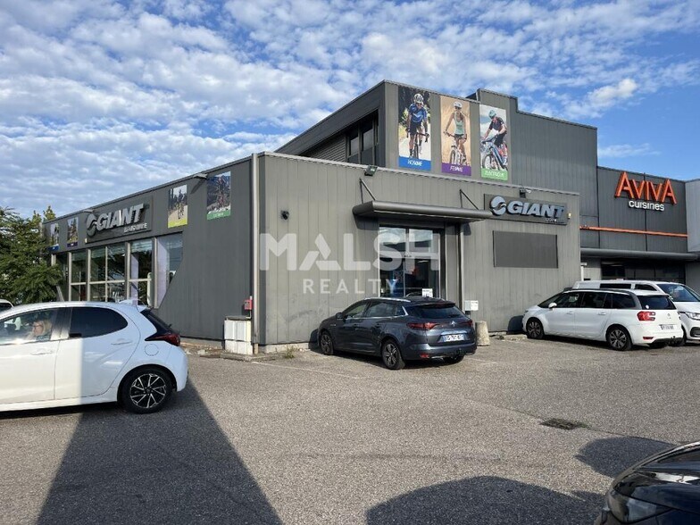 Retail in Caluire-et-Cuire to rent - Building Photo - Image 2 of 13
