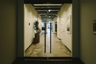 209 10th Ave S, Nashville, TN to rent Interior Photo- Image 1 of 4