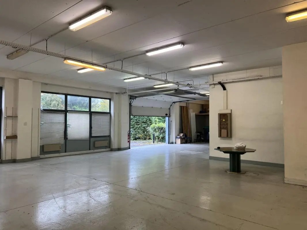 Light Industrial in Roissy-en-France to rent Interior Photo- Image 1 of 10