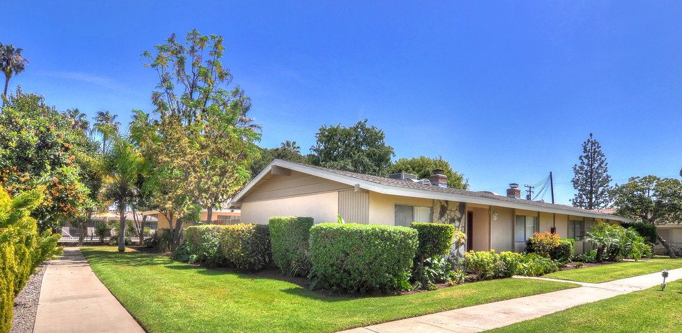 1920 Sherry Ln, Santa Ana, CA for sale - Primary Photo - Image 1 of 1