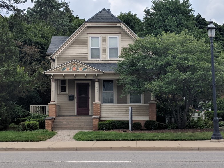 606 W Main St, West Dundee, IL for sale - Primary Photo - Image 1 of 1