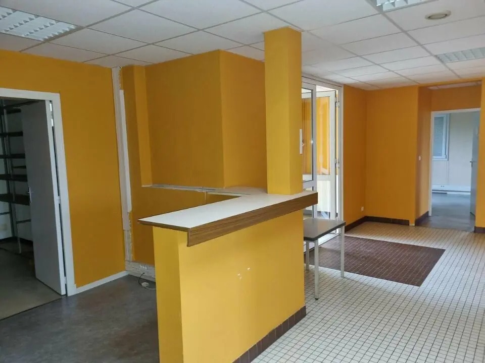 Location Bureaux 301 m² - Photo 1