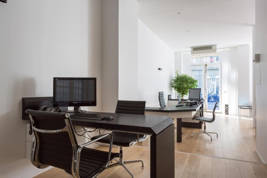 Office in Paris for sale - Interior Photo - Image 2 of 4