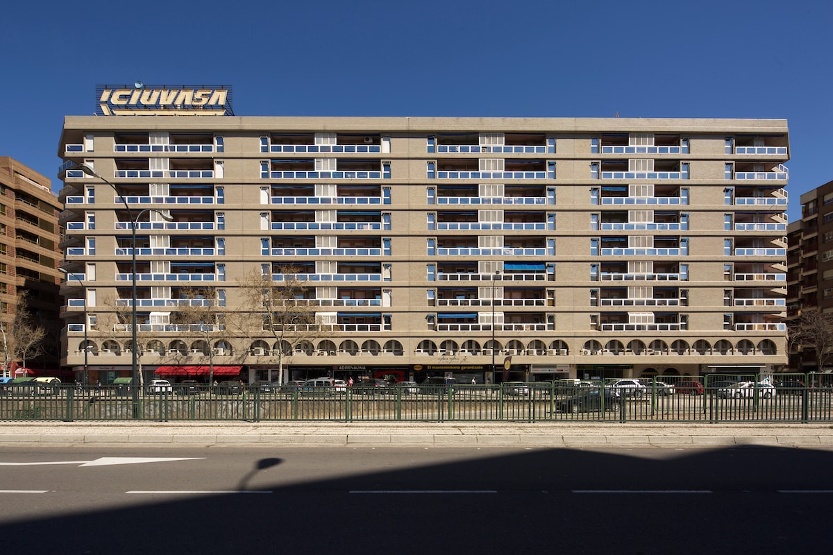 Avenida Cesáreo Alierta, 23, Zaragoza, Zaragoza for sale Primary Photo- Image 1 of 2