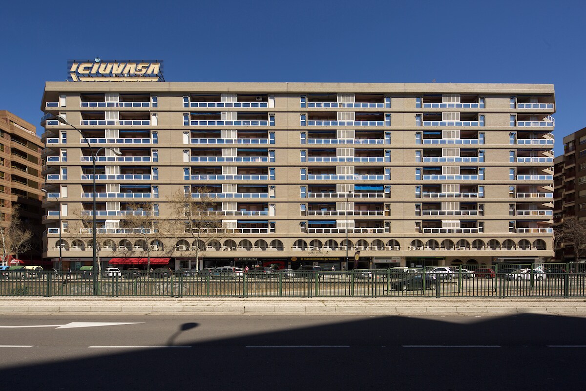 Avenida Cesáreo Alierta, 23, Zaragoza, Zaragoza for sale Primary Photo- Image 1 of 2