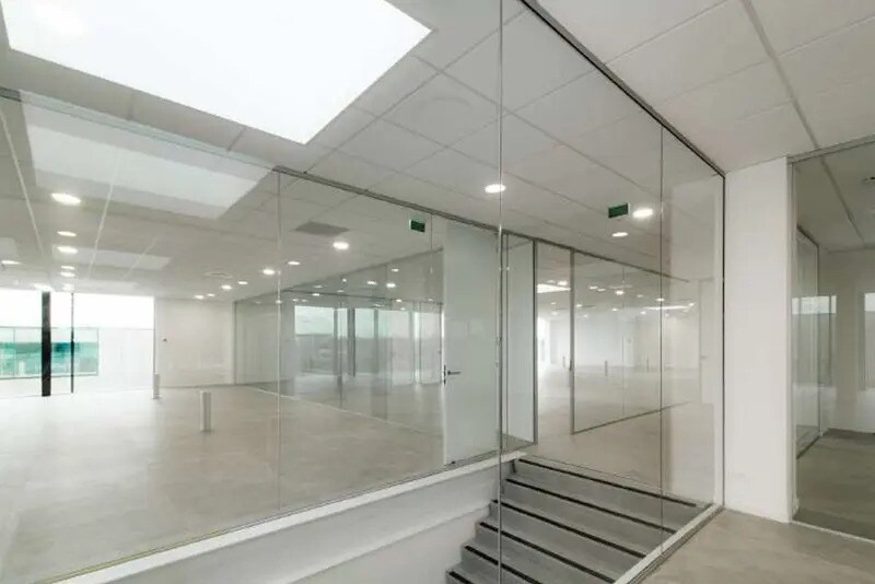 Industrial in Le Mesnil-Amelot to rent - Building Photo - Image 2 of 6