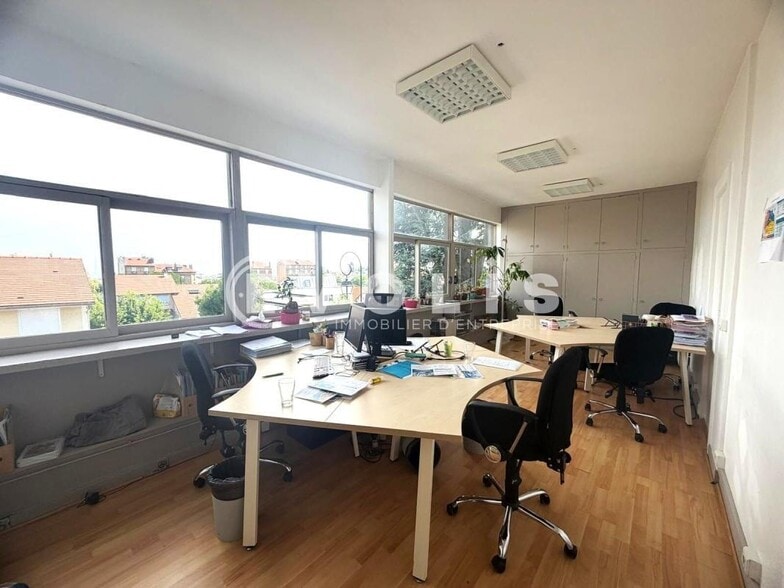 Light Industrial in Clamart to rent - Interior Photo - Image 2 of 24