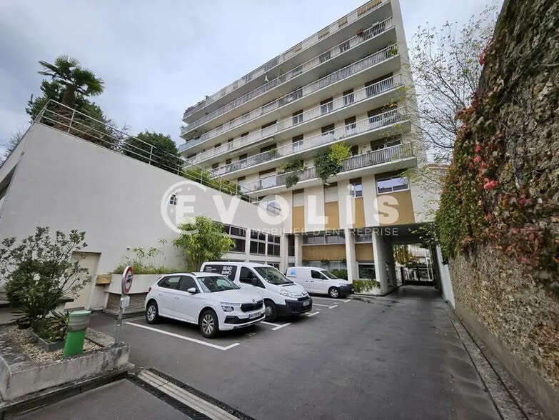 Office in Montrouge to rent - Building Photo - Image 2 of 15