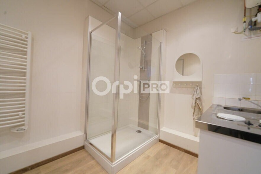 Office in Lozanne to rent - Interior Photo - Image 2 of 6