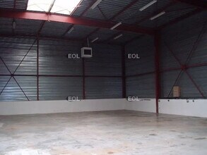 Light Industrial in Méry-sur-Oise to rent Interior Photo- Image 1 of 3