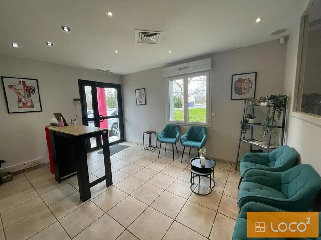 Location Bureaux 560 m² - Photo 1