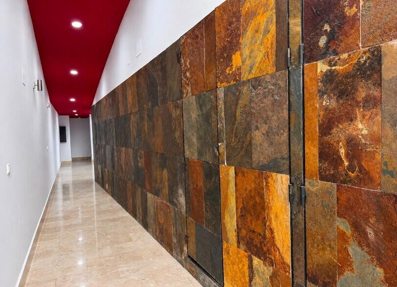 Office in Orihuela, Alicante for sale - Interior Photo - Image 2 of 13