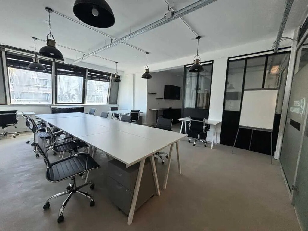 Location Bureaux 53 m² - Photo 1