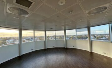 St. Marks Hl, Surbiton to rent Interior Photo- Image 1 of 9