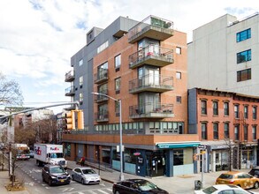 Corner of Court ST and 9th portfolio of 2 properties for sale on LoopNet.co.uk Primary Photo- Image 1 of 2