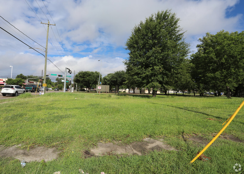 Lyons Ave, Houston, TX for sale - Primary Photo - Image 1 of 1