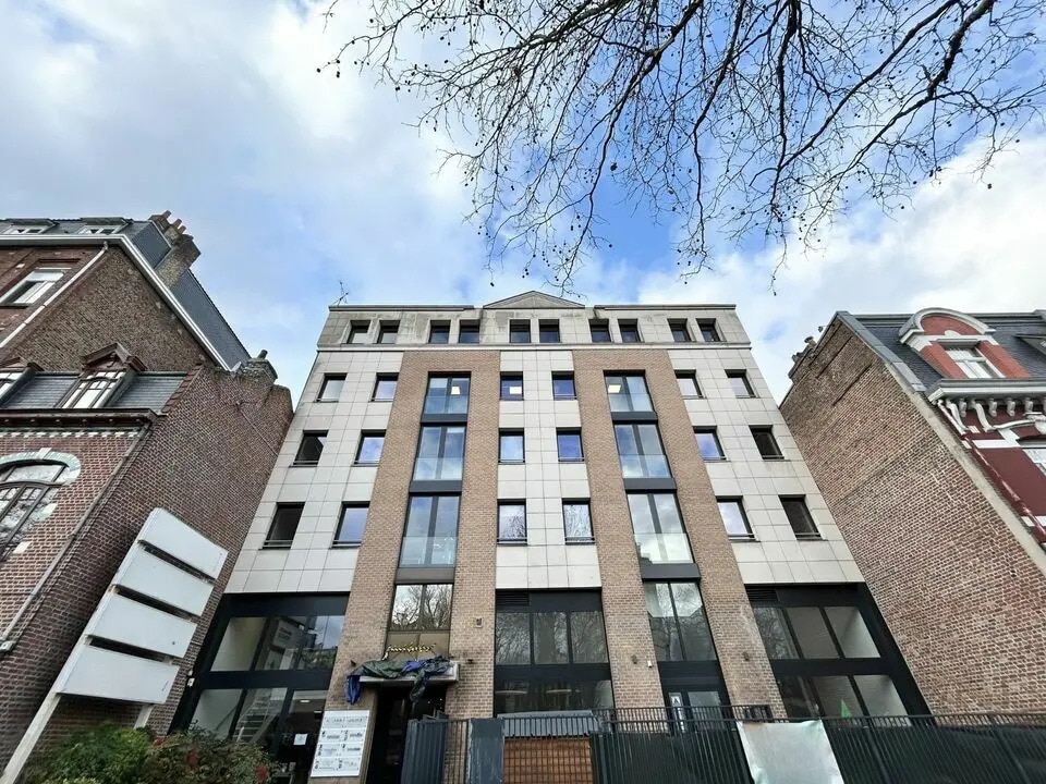 Location Bureaux 126 m² - Photo 1